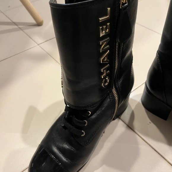 Chanel boots 19B - Picture 2 of 15